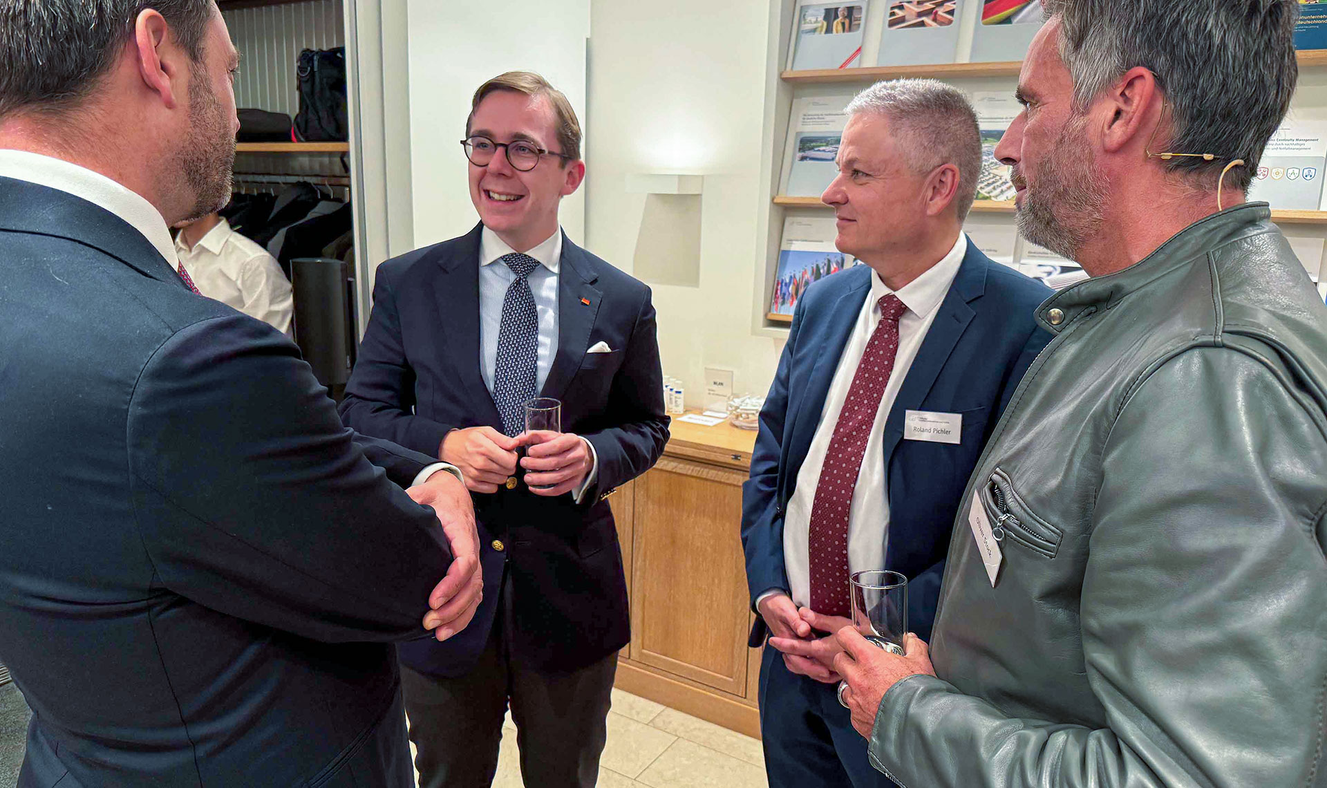 Cutting Red Tape and Modernizing the State: Discussion with Politics and Business