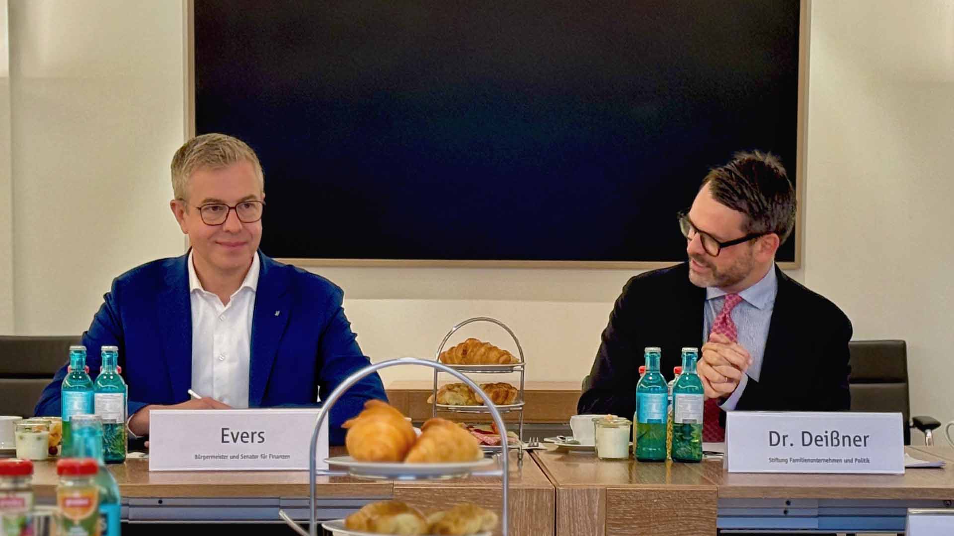 Round Table mit dem Berliner Finanzsenator Stefan Evers im Haus des Familienunternehmens