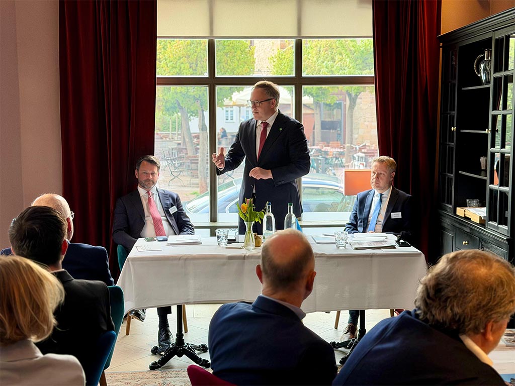 Familienunternehmer im Dialog: Thüringens Familienunternehmer im Gespräch mit Ministerpräsidenten Mario Voigt