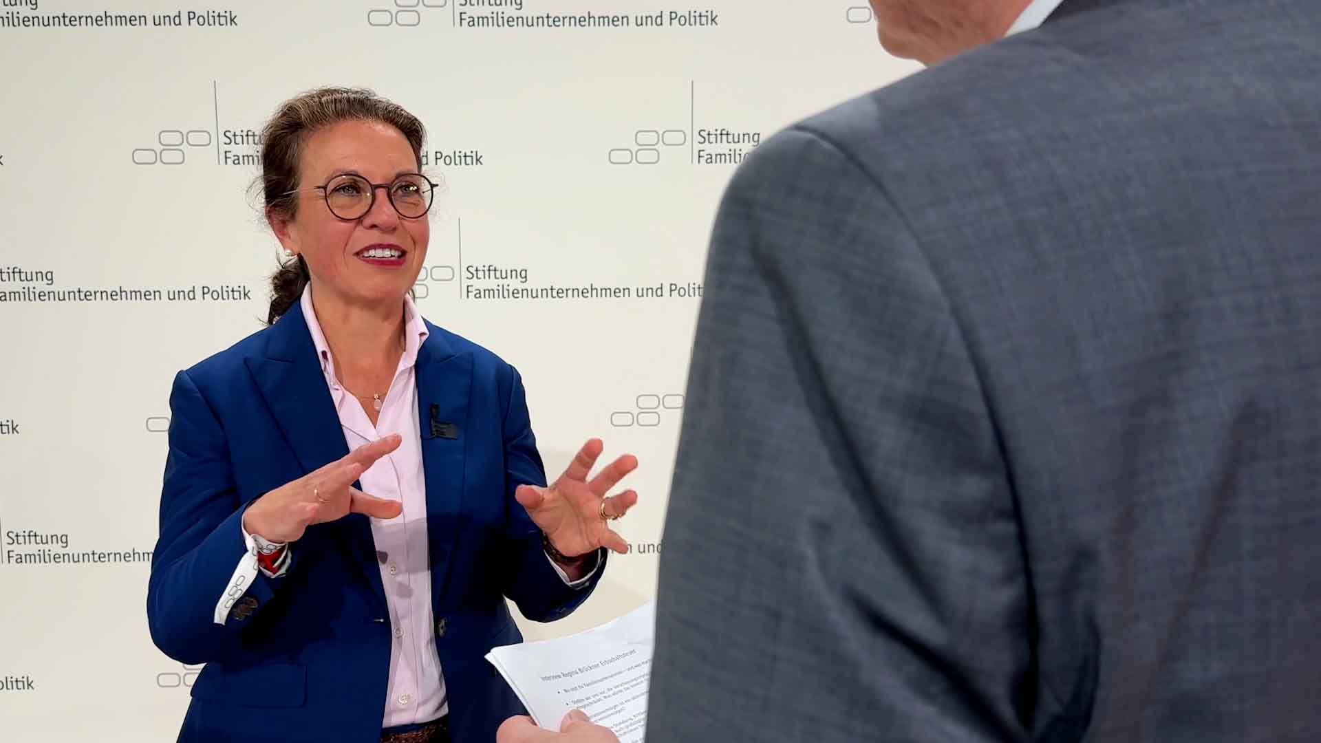 Interview mit Familienunternehmerin Regina Brückner zu Erbschaftsteuer, Liquidität und Standorttreue